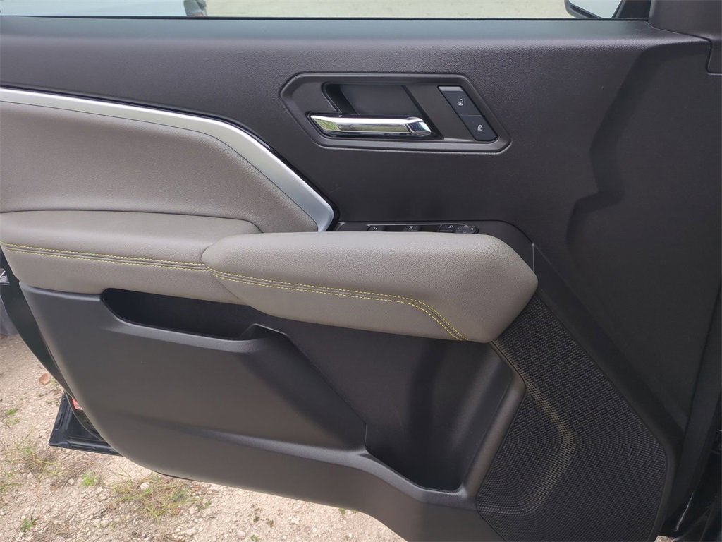 Used 2024 Chevrolet Colorado ZR2 w/ Technology Package image 22