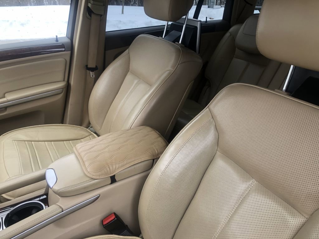 Used 2011 Mercedes-Benz GL 550 4MATIC image 25