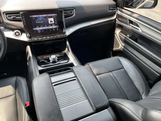 Used 2023 Jeep Wagoneer Series II AWD/4WD image 14