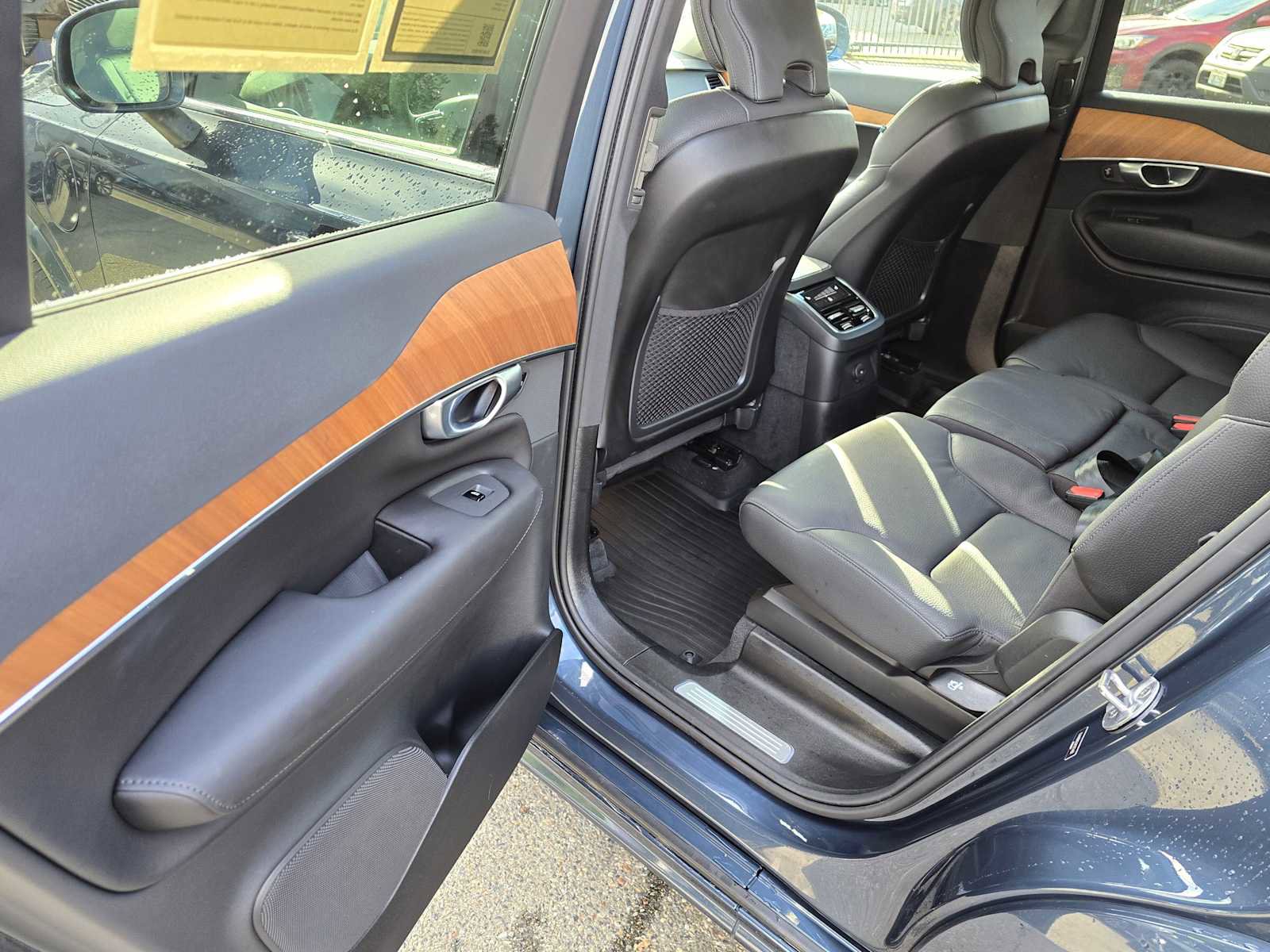 Certified 2024 Volvo XC90 T8 Plus w/ Protection Package Premier image 17