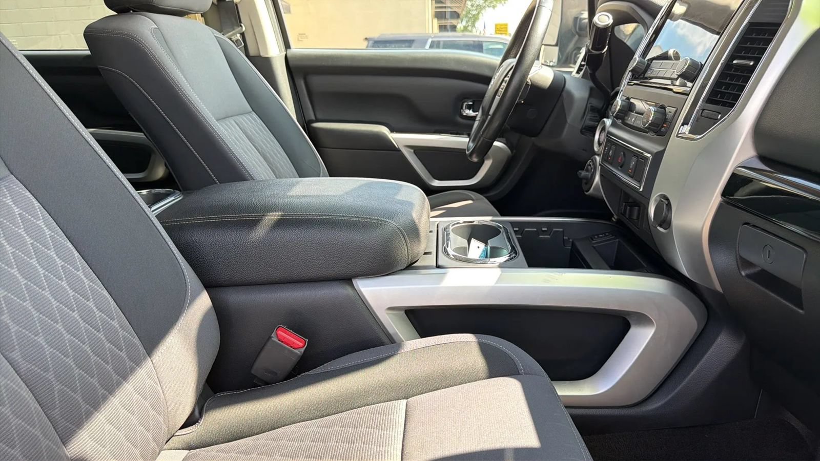 Used 2020 Nissan Titan SV w/ SV Convenience Package AWD/4WD image 36