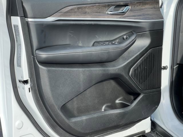 New 2026 Jeep Grand Cherokee Altitude image 13