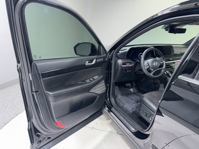 Used 2025 Hyundai Palisade Calligraphy image 12
