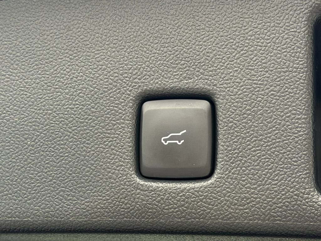 Used 2023 Ford Escape ST-Line Select AWD/4WD image 19