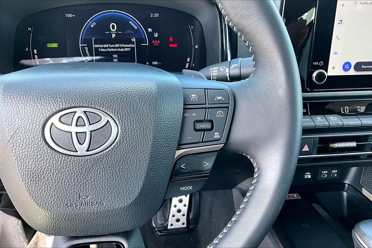 Used 2026 Toyota Camry SE FWD image 25