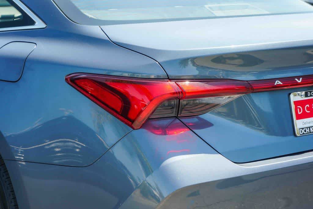 Used 2022 Toyota Avalon XLE FWD image 7