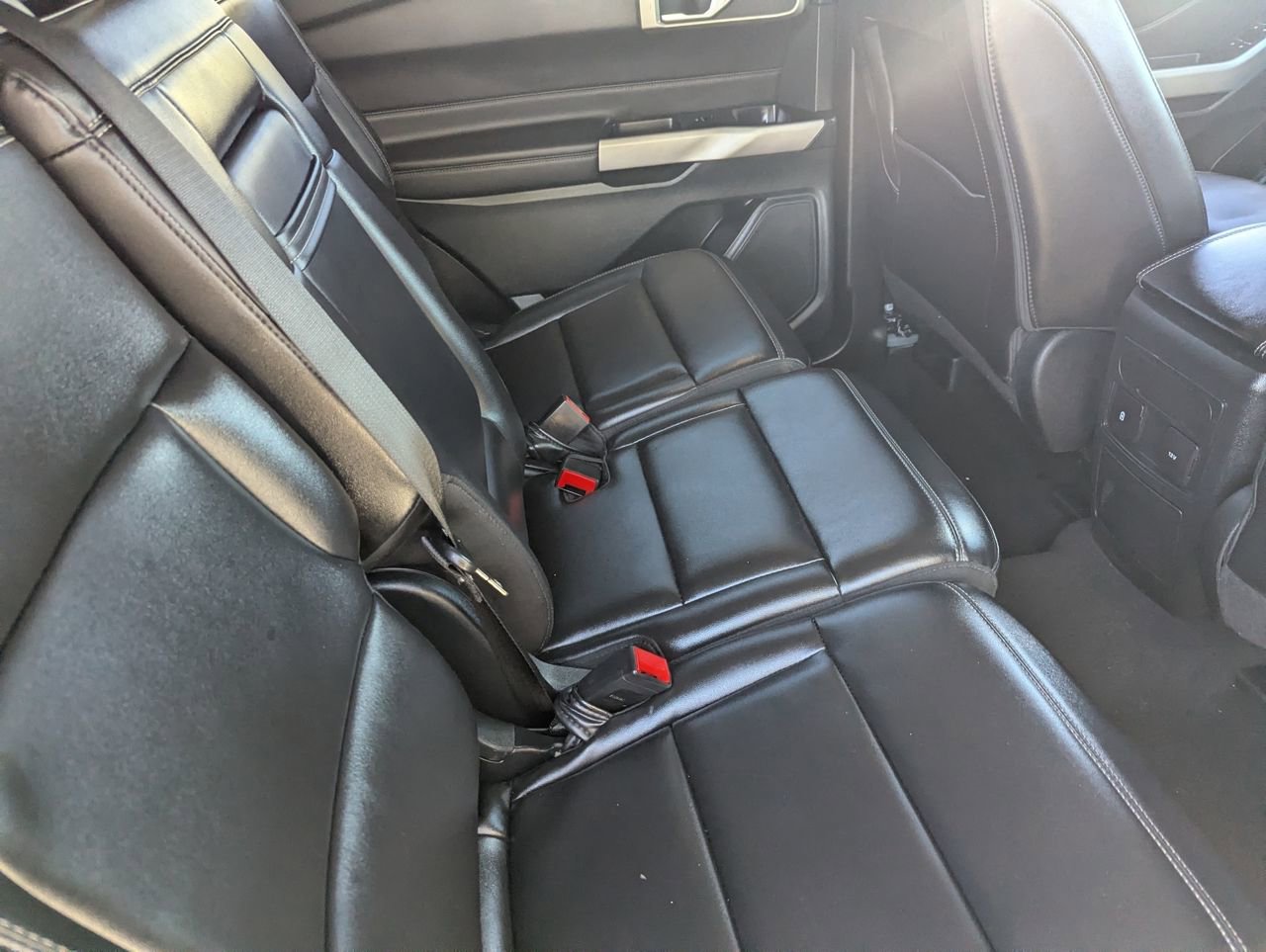 Used 2023 Ford Explorer XLT w/ Equipment Group 202A image 9