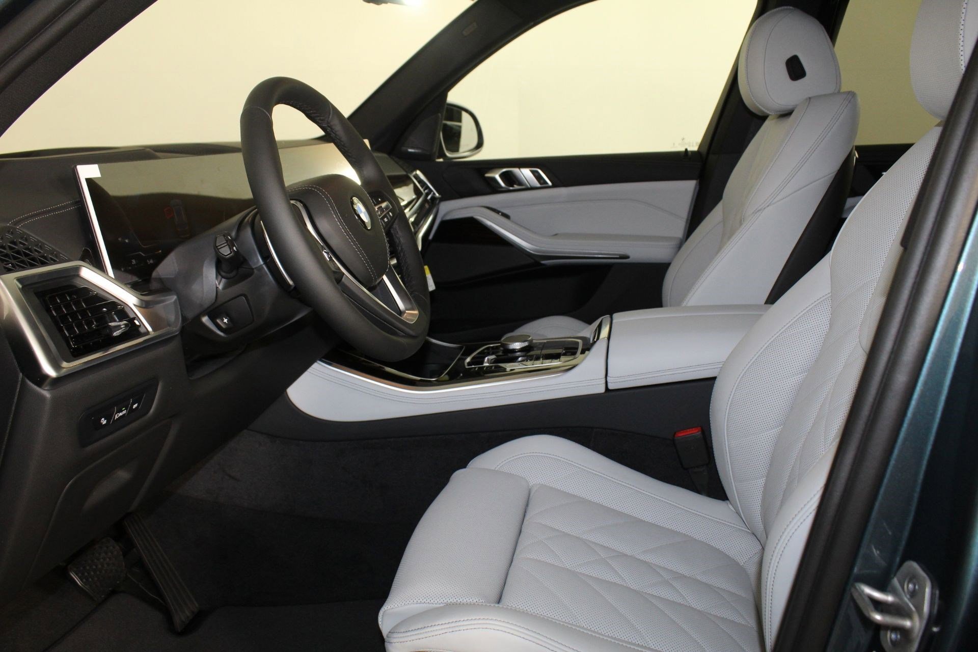 New 2026 BMW X5 xDrive40i w/ Premium Package AWD/4WD image 25