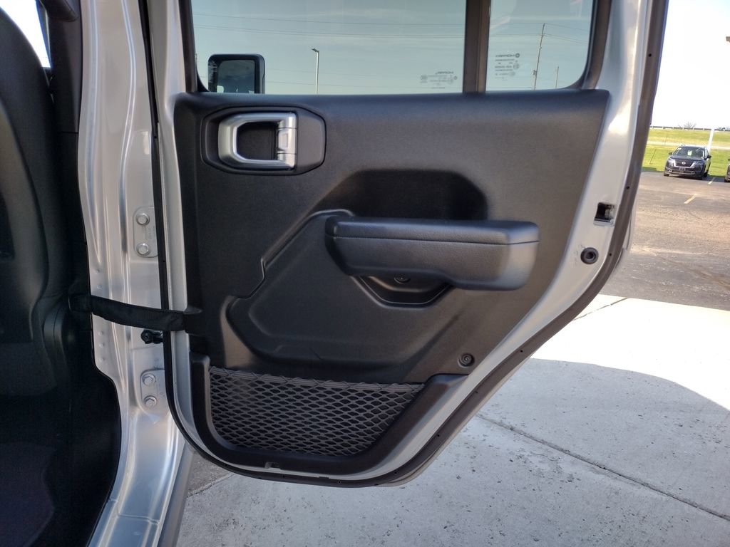 Used 2024 Jeep Wrangler Unlimited Rubicon 4xe w/ Technology Group AWD/4WD image 30