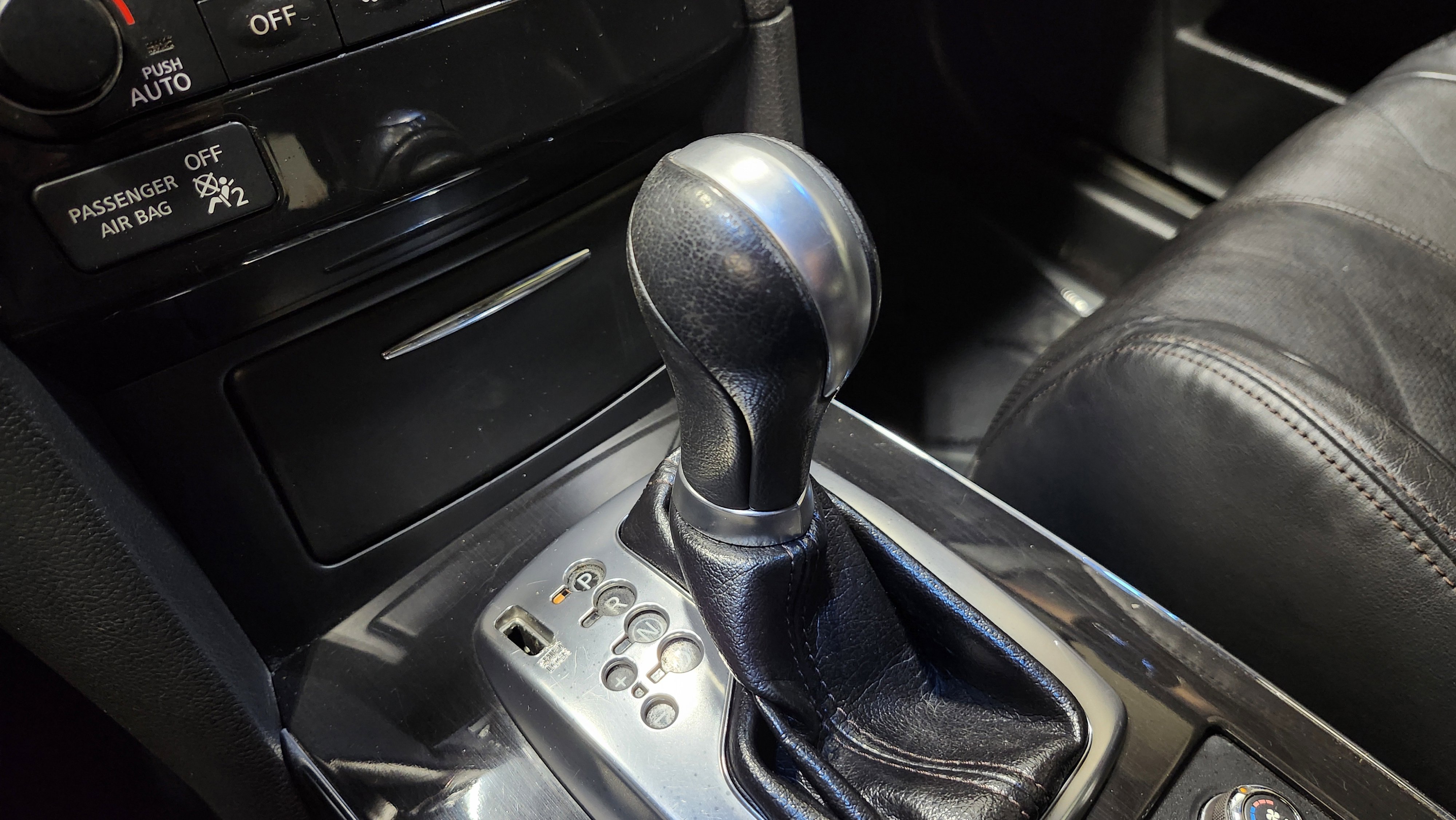 Used 2011 INFINITI FX35 AWD w/ Premium Pkg image 10