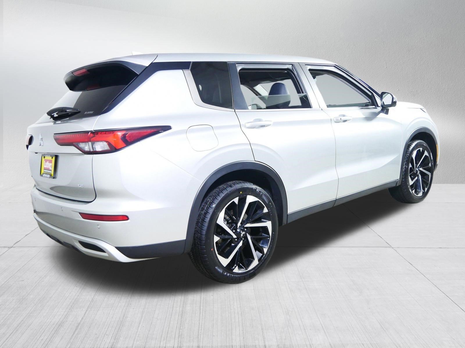 Used 2024 Mitsubishi Outlander SE image 7