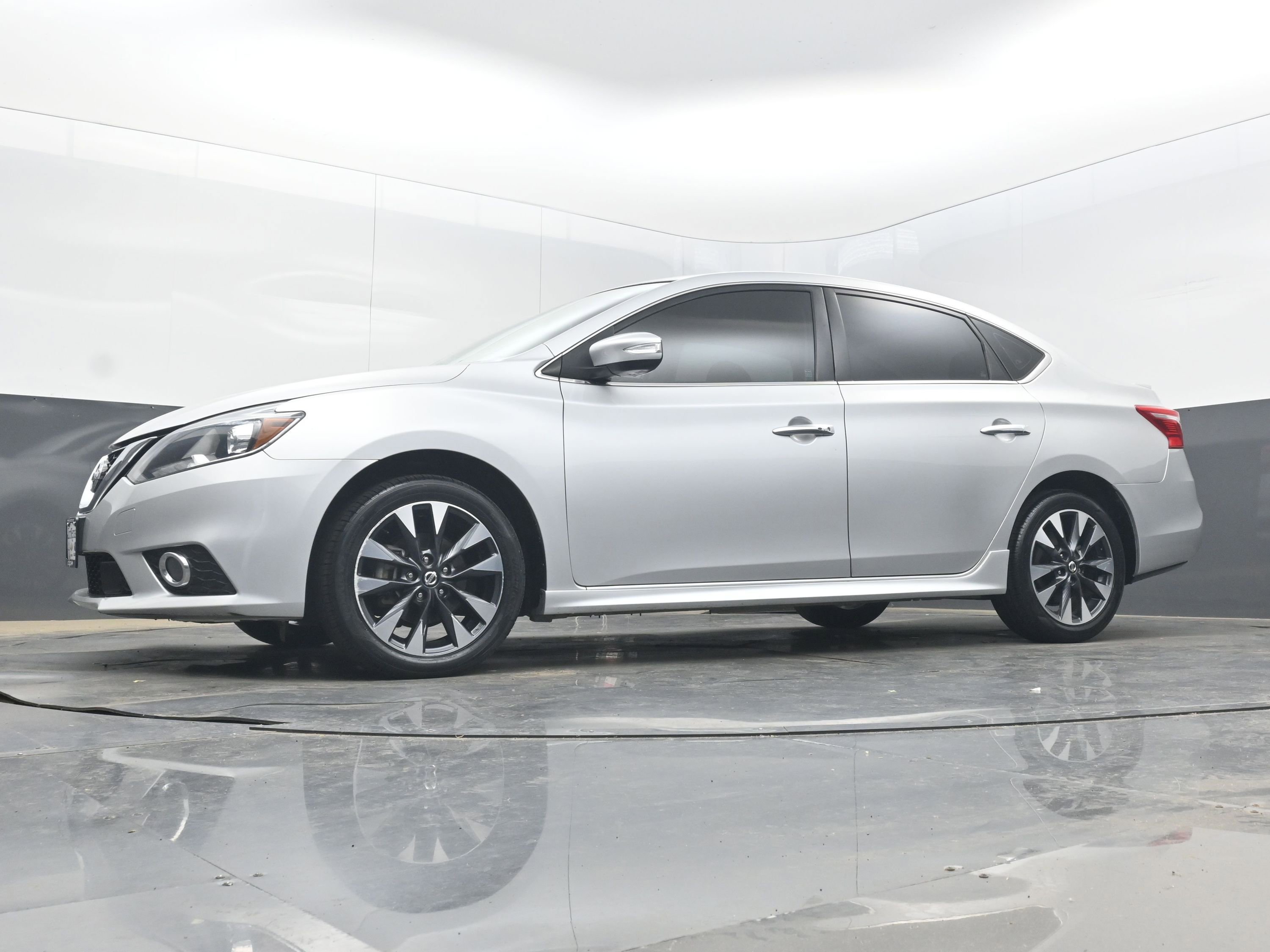 Used 2018 Nissan Sentra SR w/ Technology Package image 26