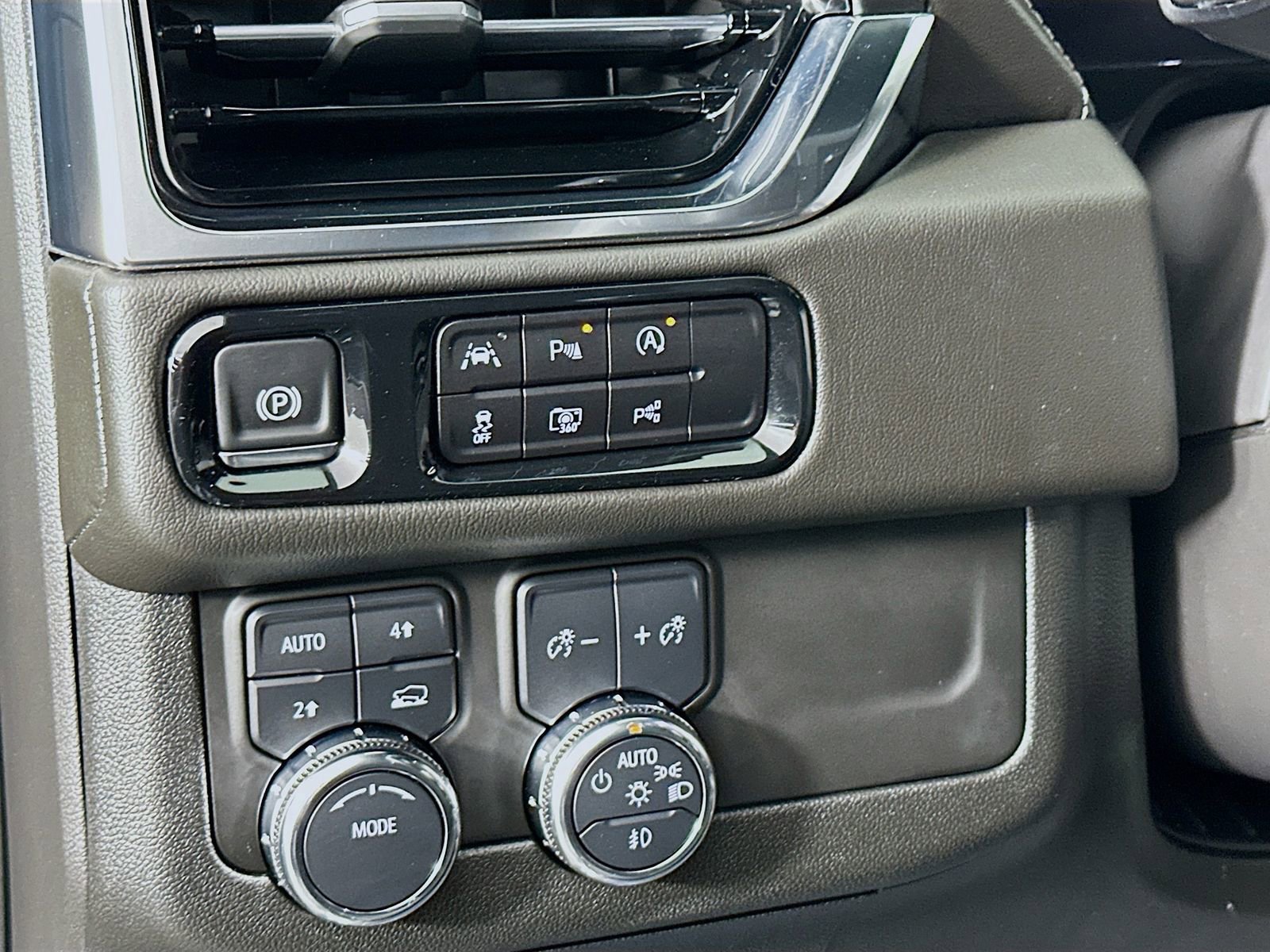 Used 2025 GMC Yukon Denali image 11