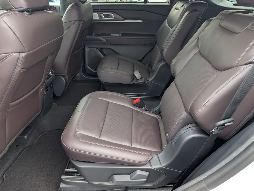 New 2026 Ford Explorer Platinum image 8