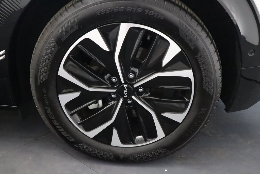 Used 2024 Kia EV6 Wind w/ Wind Technology Package AWD/4WD image 13
