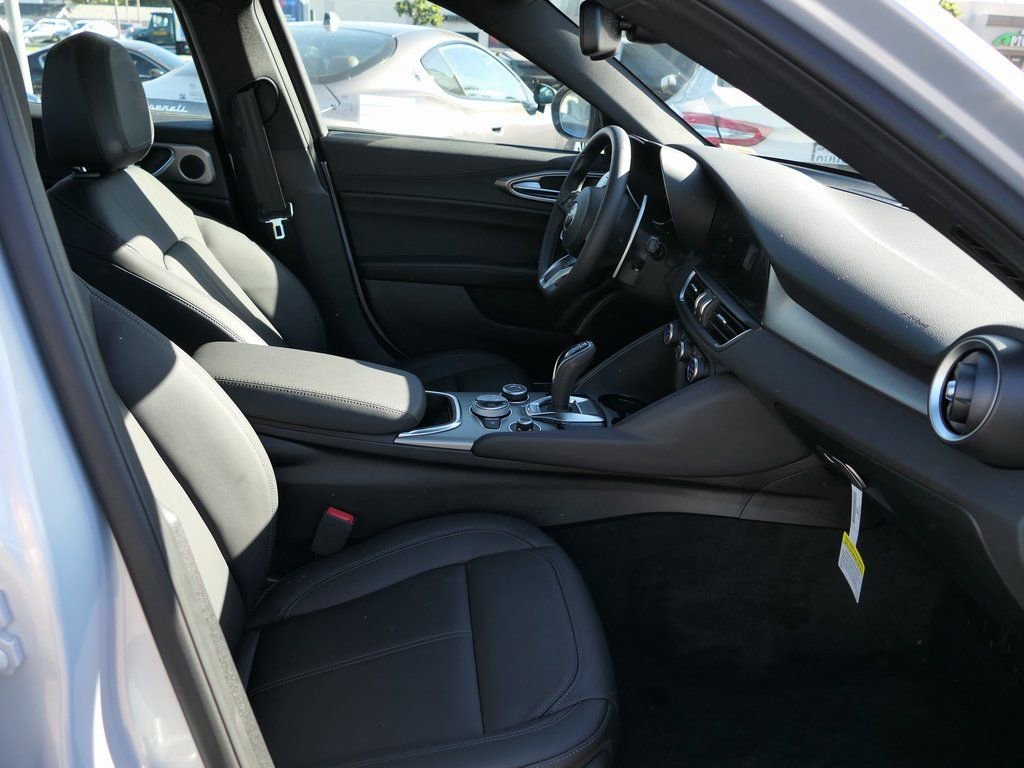 New 2025 Alfa Romeo Giulia AWD image 28