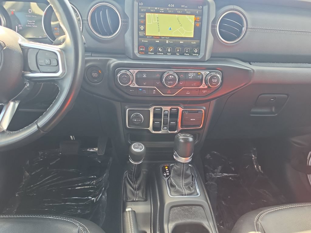 Used 2022 Jeep Wrangler Unlimited Sahara AWD/4WD image 11