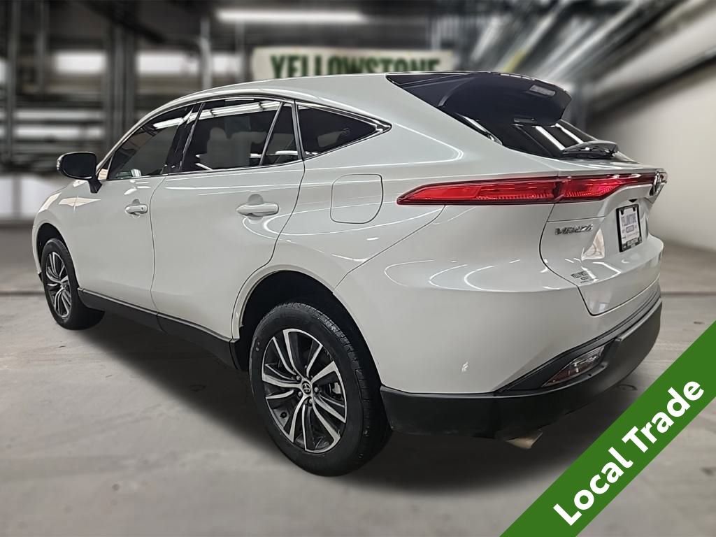 Used 2023 Toyota Venza LE image 2