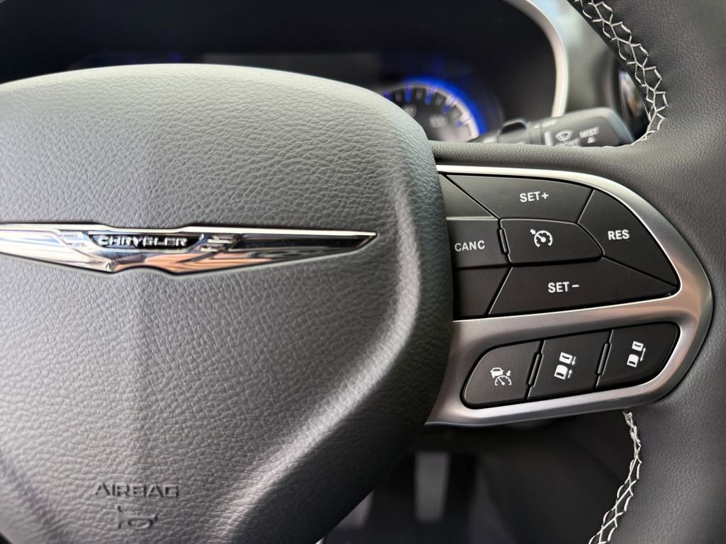 New 2026 Chrysler Pacifica Select FWD image 26