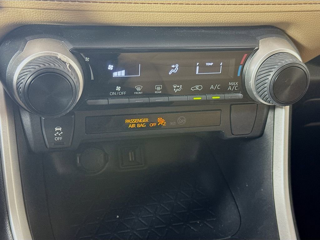 Used 2022 Toyota RAV4 LE image 18