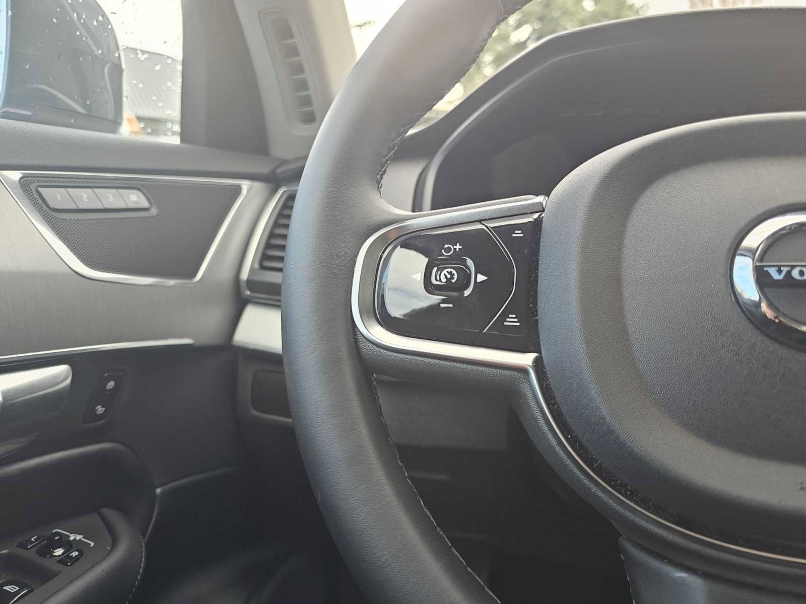 Used 2025 Volvo XC90 B5 Core w/ Protection Package Premier image 32