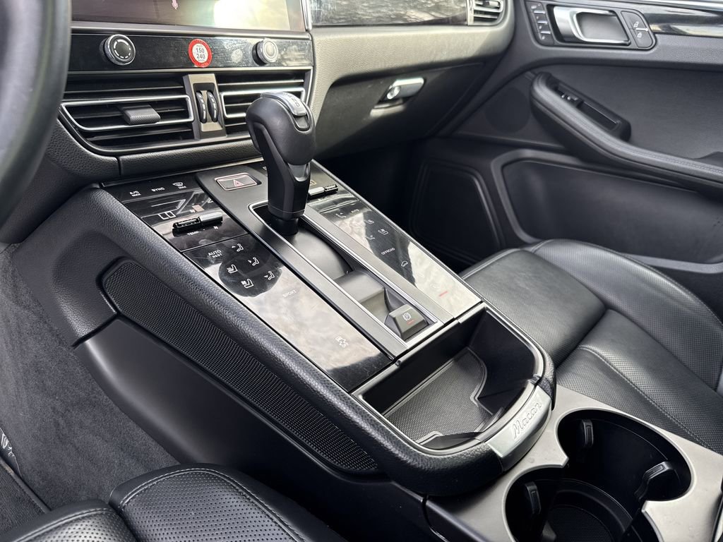 Used 2024 Porsche Macan Turbo image 37