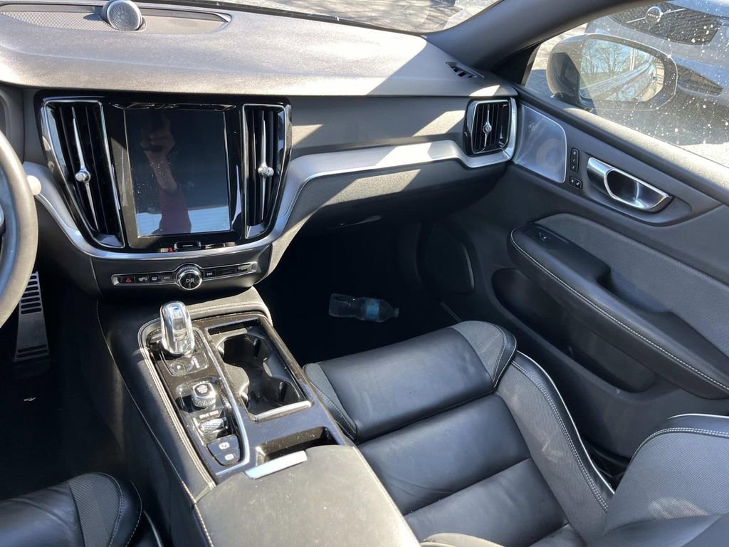 Used 2019 Volvo S60 T8 R-Design image 13