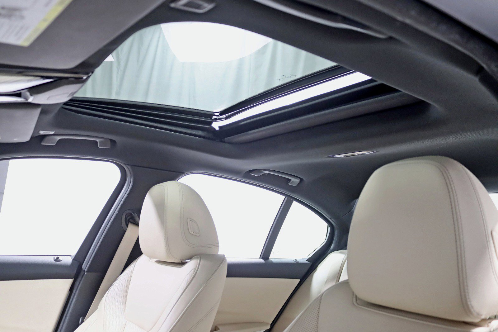 Used 2022 BMW 330i xDrive Sedan w/ Premium Package image 32