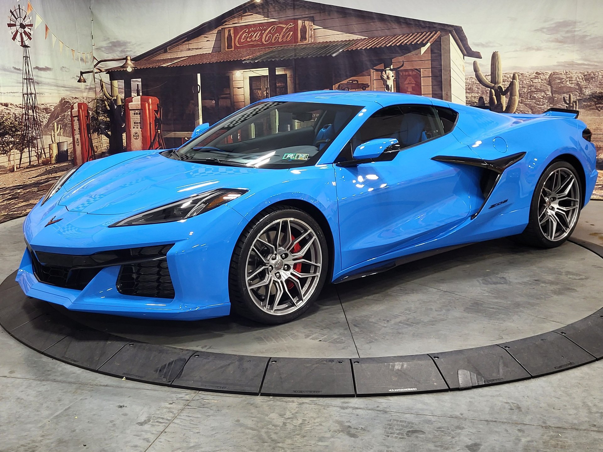 Used 2023 Chevrolet Corvette Z06 w/ Engine Appearance Package RWD image 2