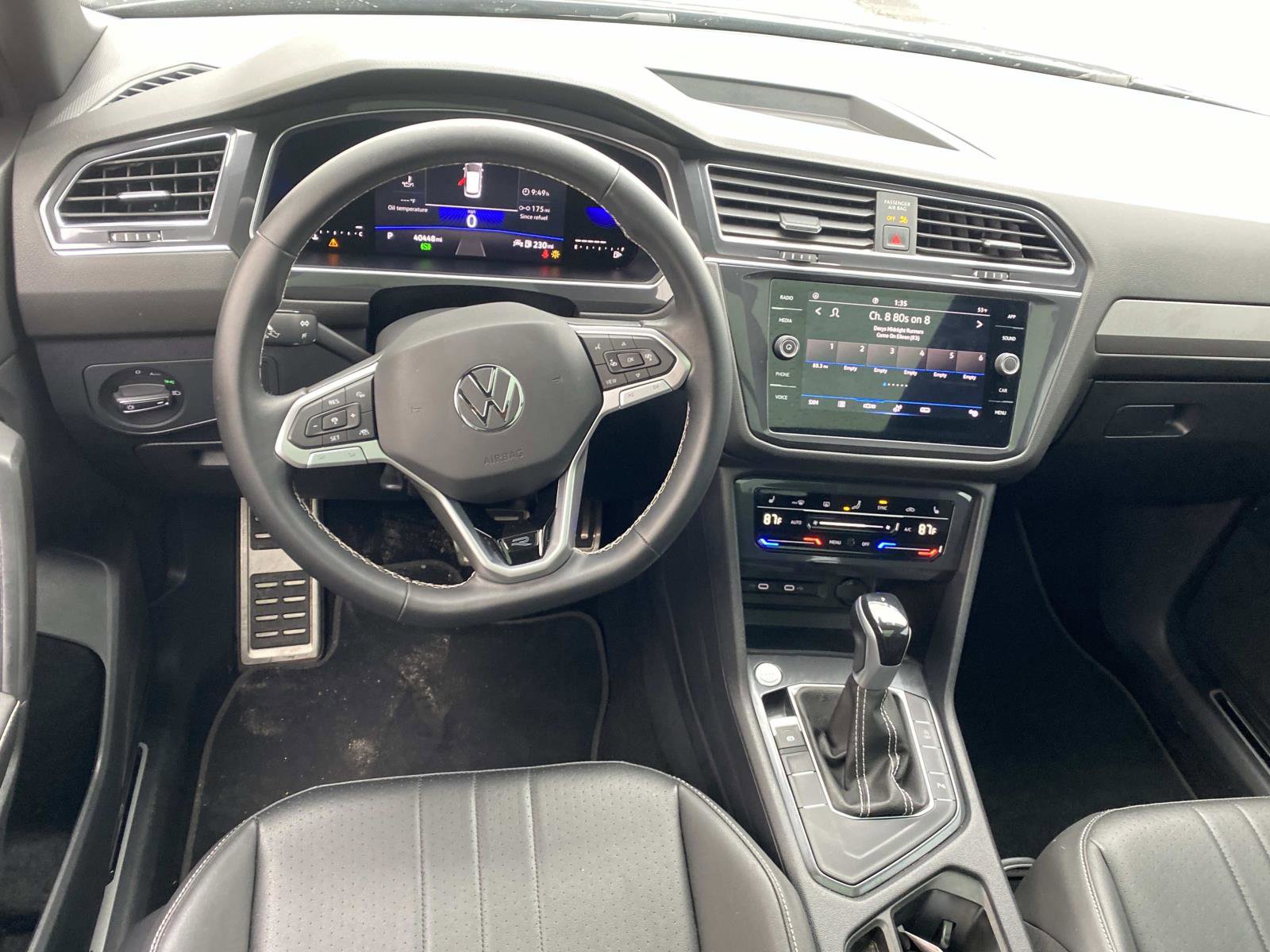 Used 2023 Volkswagen Tiguan SE R-Line image 13