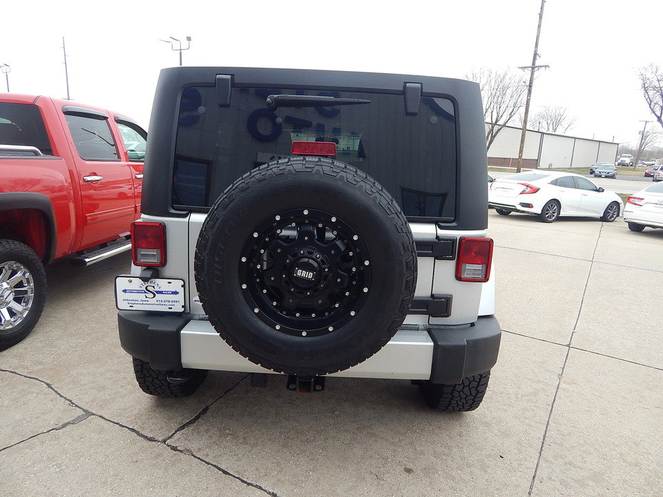 Used 2012 Jeep Wrangler Unlimited Sahara w/ Connectivity Group image 5
