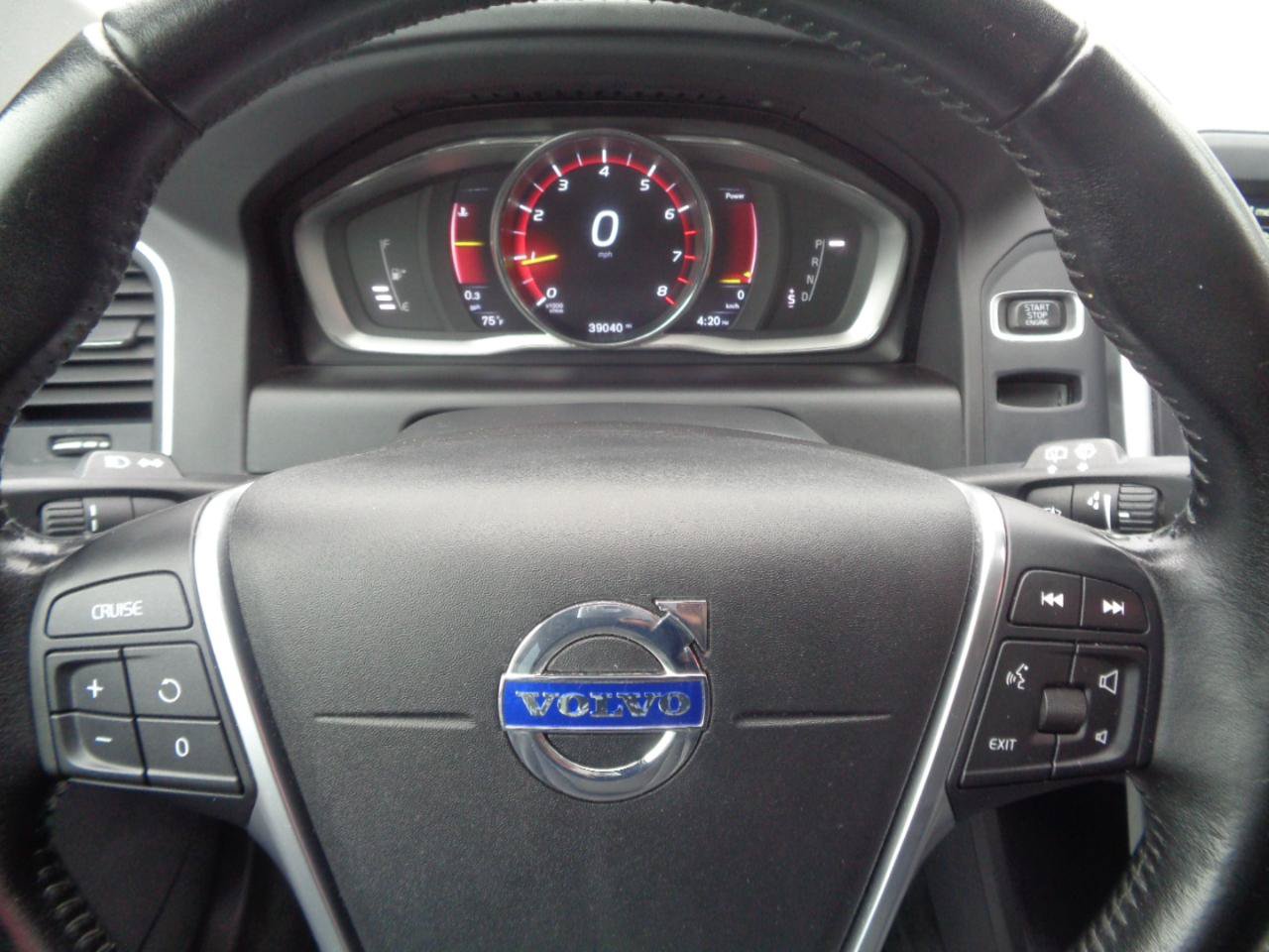 Used 2016 Volvo XC60 T6 w/ Proximity Package AWD/4WD image 38