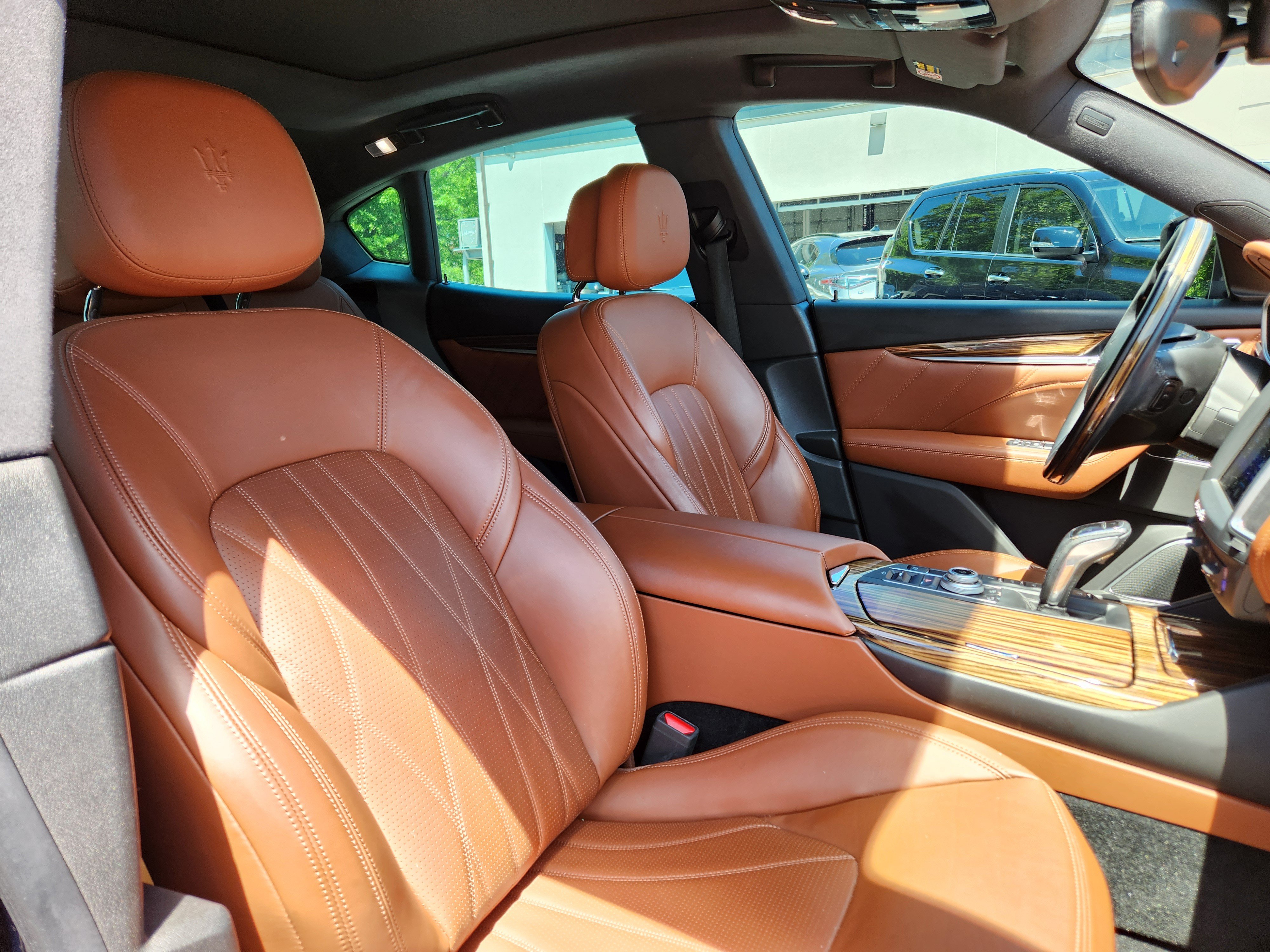 Used 2019 Maserati Levante GranLusso AWD/4WD image 19
