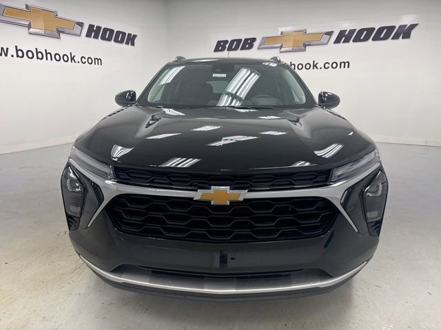 New 2026 Chevrolet Trax LT w/ Driver Confidence Package FWD image 2