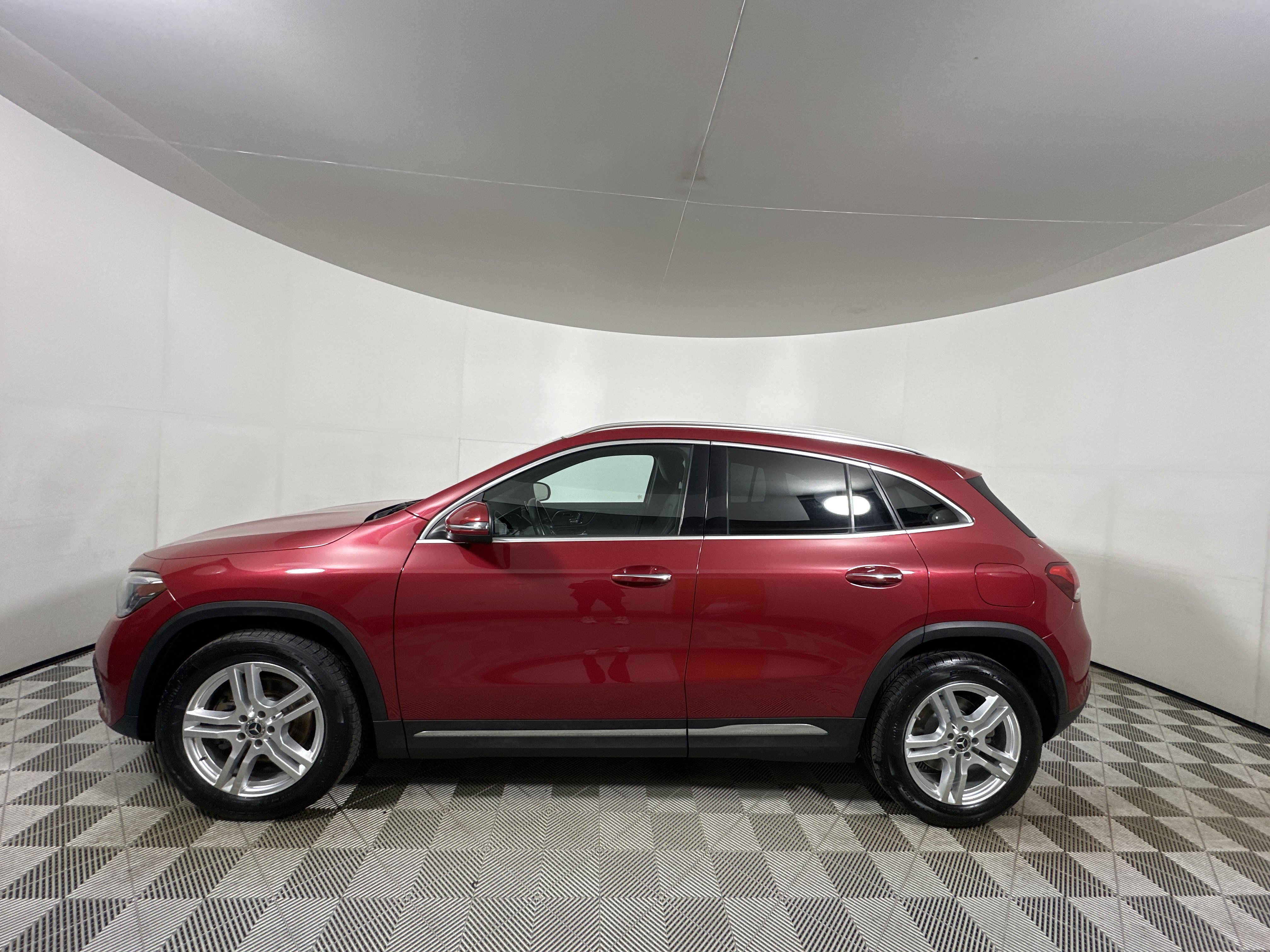 Used 2021 Mercedes-Benz GLA 250 4MATIC image 4