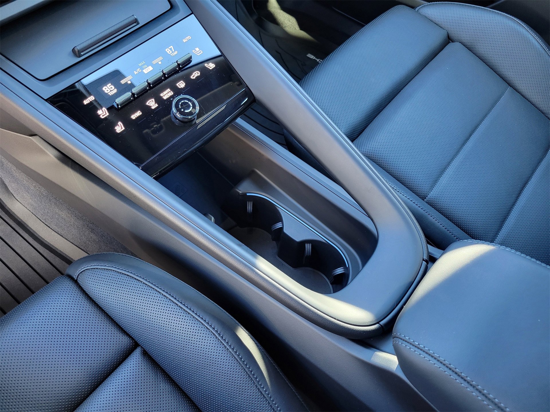 Certified 2024 Porsche Macan 4 Electric image 22