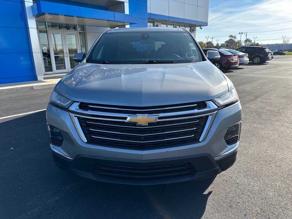 Used 2023 Chevrolet Traverse LT w/ LT Premium Package AWD/4WD image 2