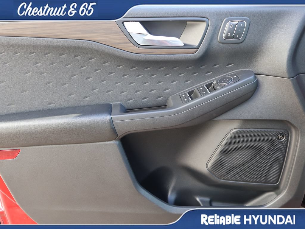 Used 2020 Ford Escape Titanium AWD/4WD image 21