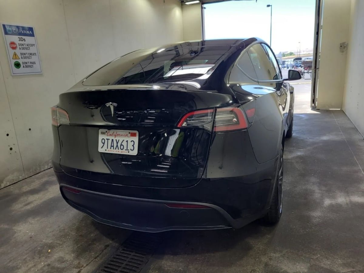 Used 2025 Tesla Model Y Long Range RWD image 3