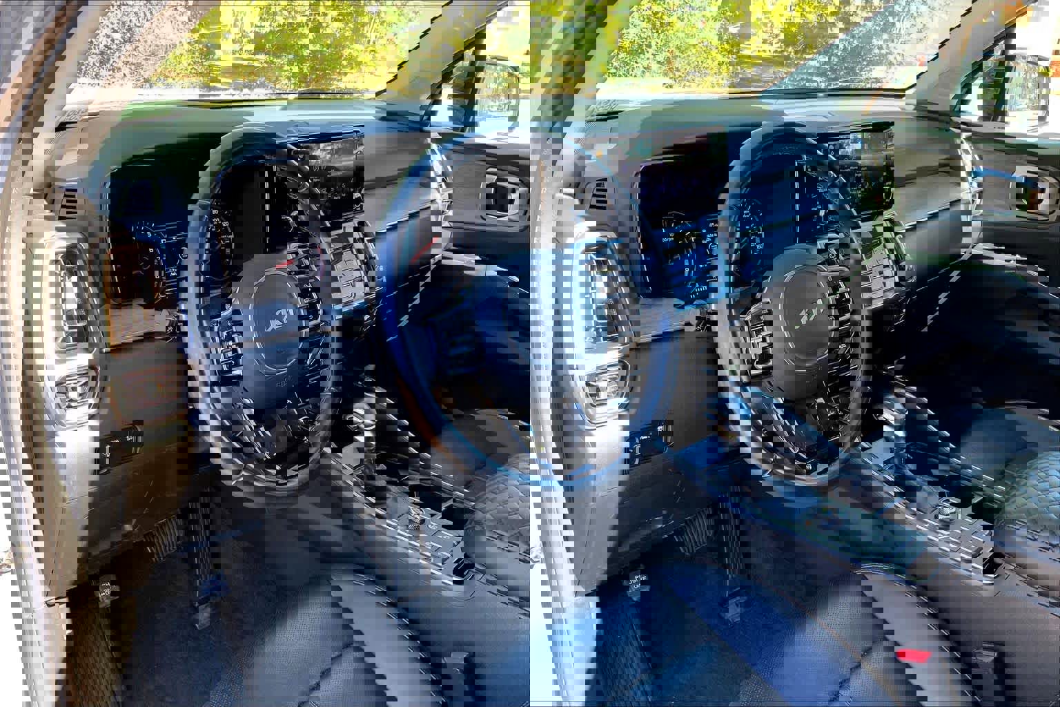 Used 2023 Kia Sorento S w/ Panoramic Sunroof Package image 17