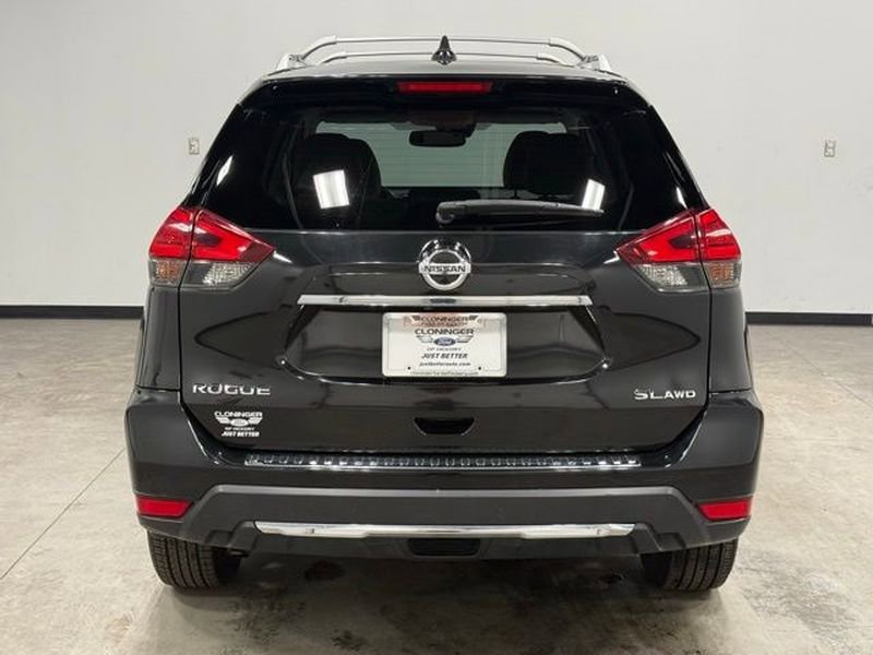 Used 2017 Nissan Rogue SL w/ SL Premium Package image 10