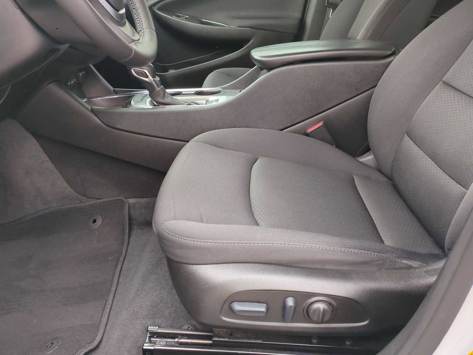 Used 2022 Chevrolet Malibu LT w/ Sport Edition image 19