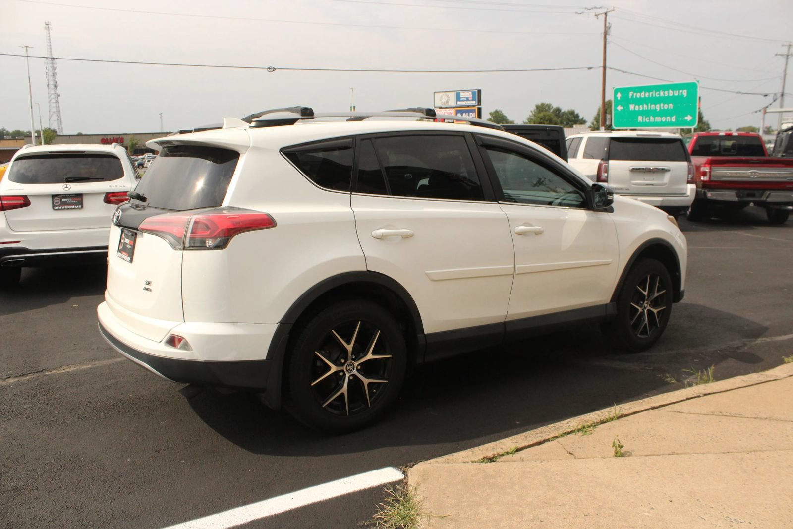 Used 2014 Toyota RAV4 XLE AWD/4WD image 7