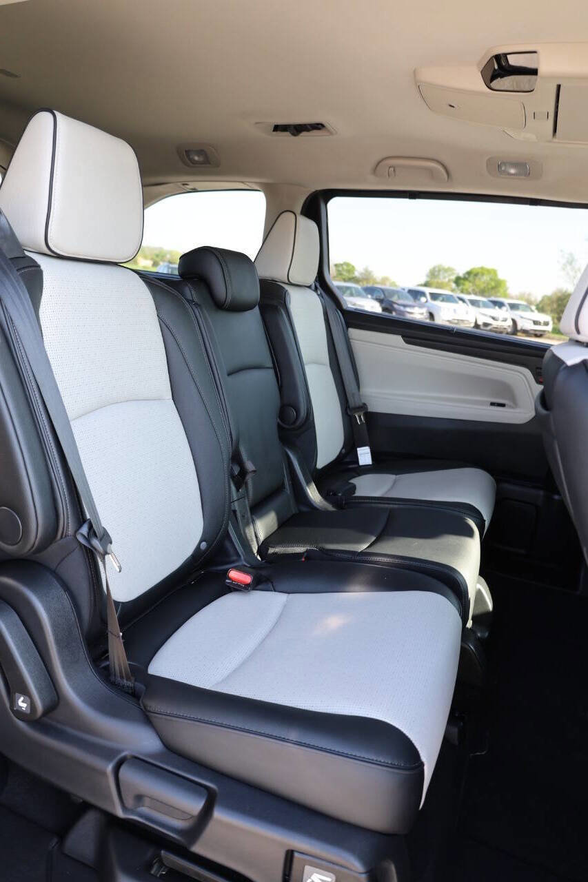 Used 2025 Honda Odyssey Elite image 16