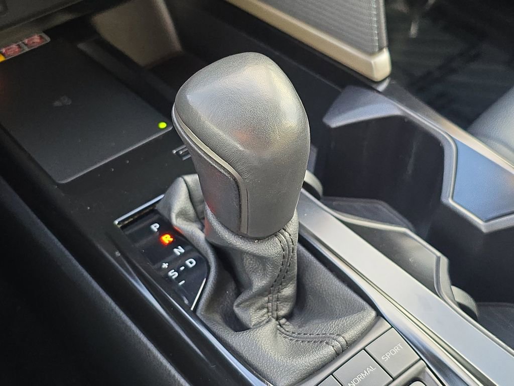 Used 2025 Toyota Camry SE image 28