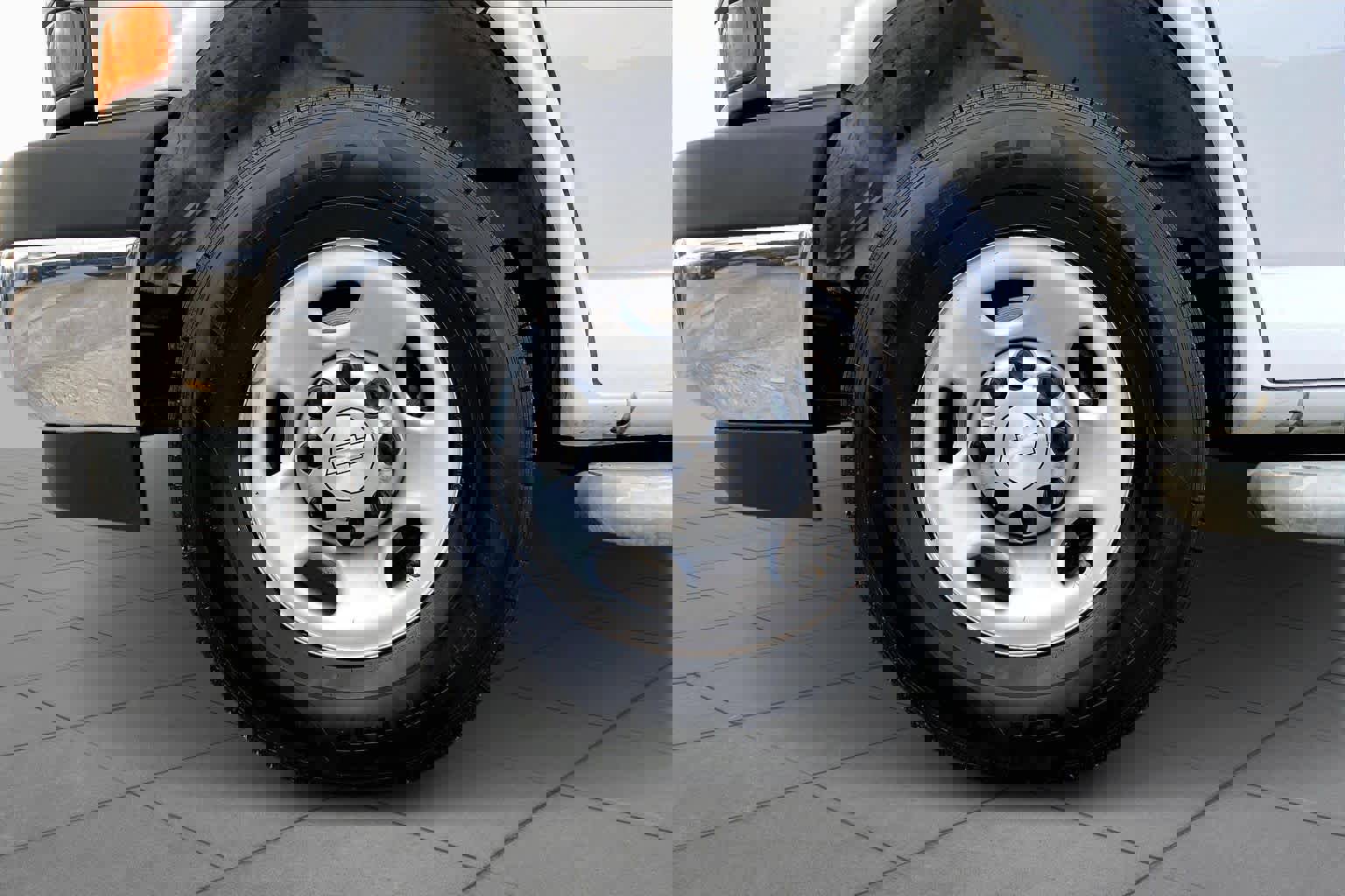 Used 2021 Chevrolet Express 2500 w/ Driver Convenience Package image 8