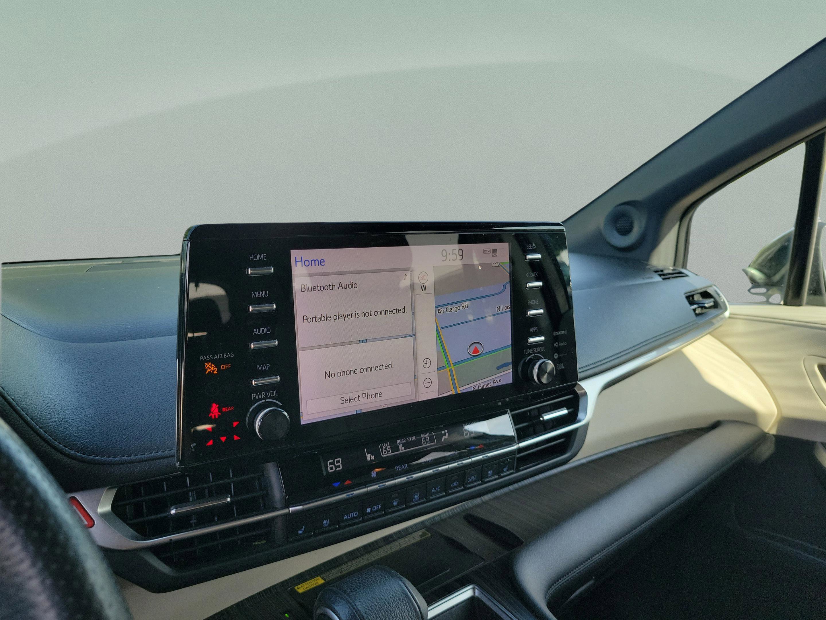 Used 2021 Toyota Sienna Limited image 14