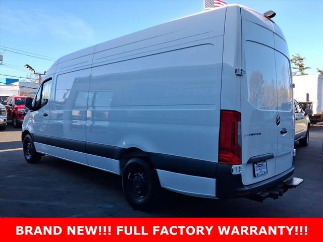 Used 2025 Mercedes-Benz Sprinter 2500 image 4