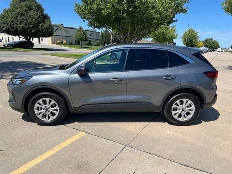Certified 2024 Ford Escape Active AWD/4WD image 2