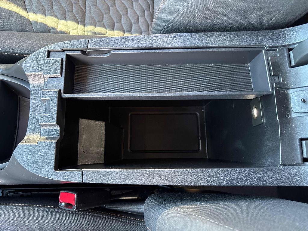 Used 2021 Chevrolet Equinox LT w/ Driver Convenience Package image 30